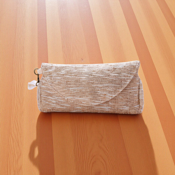 Bolso de mano dorado
