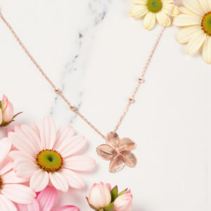 Collar de  flor plumeria
