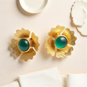 Aretes de flor con onix verde
