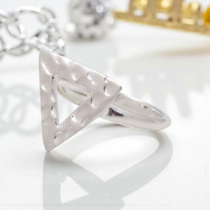Anillo de triangulo plata 925
