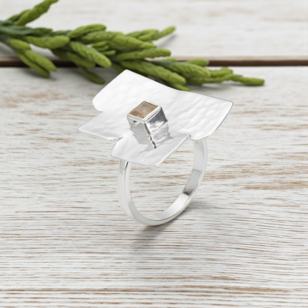 Anillo de Pétalos con piedra citrina - plata 925